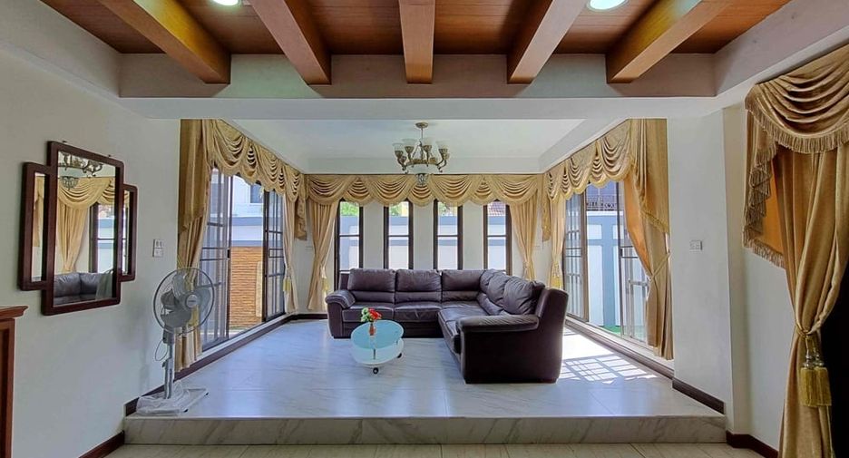 For sale 5 bedrooms villa in East Pattaya, Pattaya