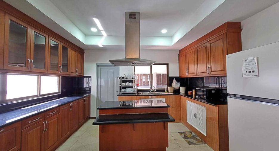 For sale 5 bedrooms villa in East Pattaya, Pattaya
