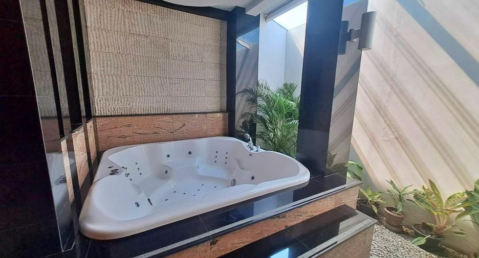 À vendre 4 chambres villa à Sattahip, Chonburi