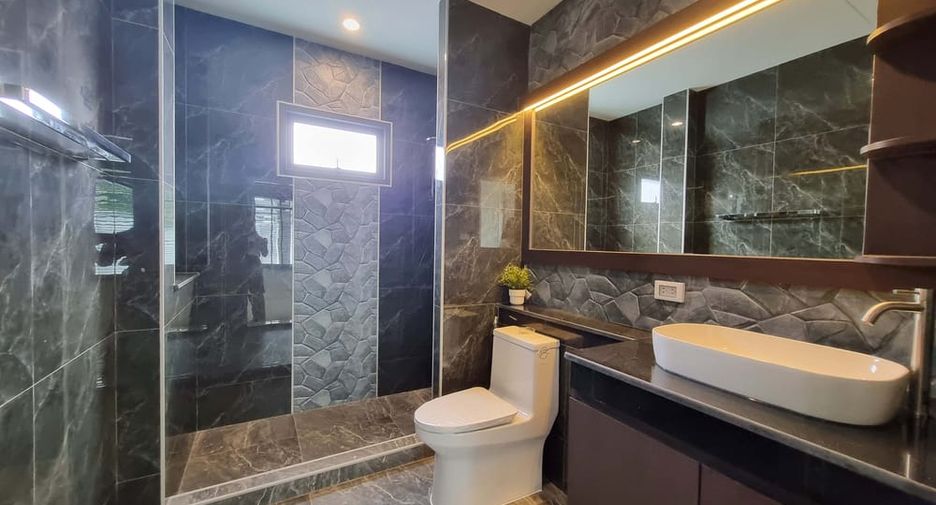 For sale 3 bedrooms villa in Huay Yai, Pattaya