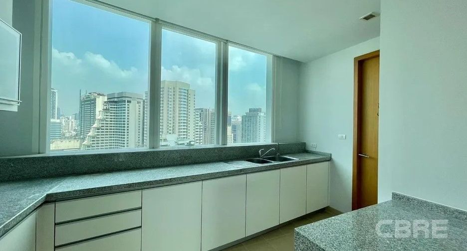 Condo en alquiler y en venta de 3 habitaciones en Khlong Toei, Bangkok