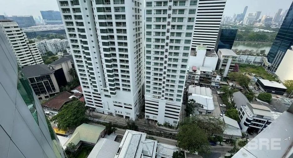 Condo en alquiler y en venta de 3 habitaciones en Khlong Toei, Bangkok