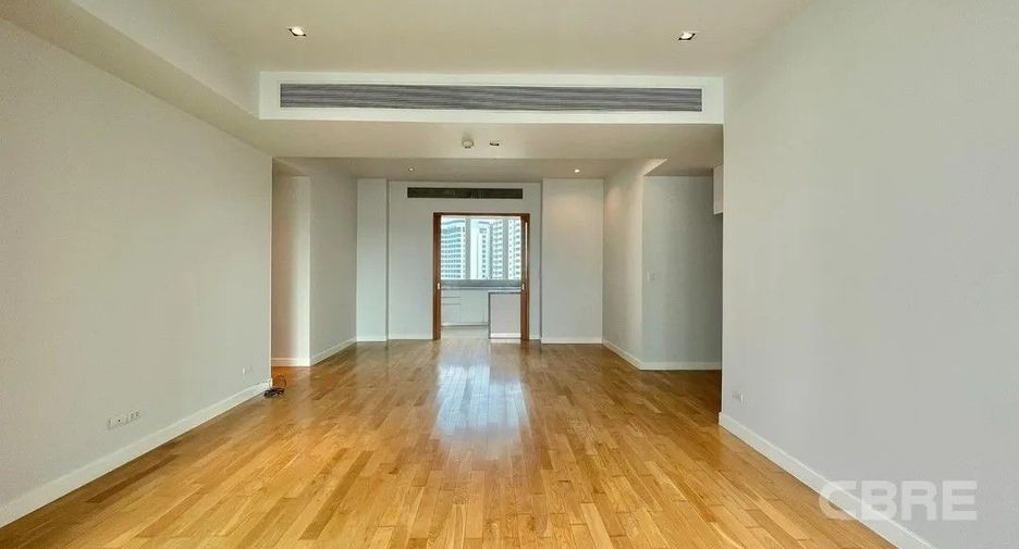 Condo en alquiler y en venta de 3 habitaciones en Khlong Toei, Bangkok