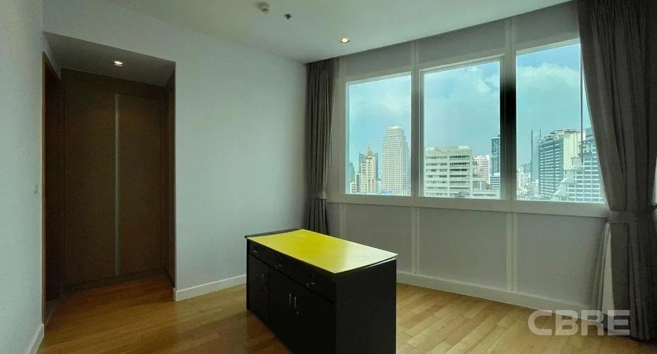 Condo en alquiler y en venta de 3 habitaciones en Khlong Toei, Bangkok
