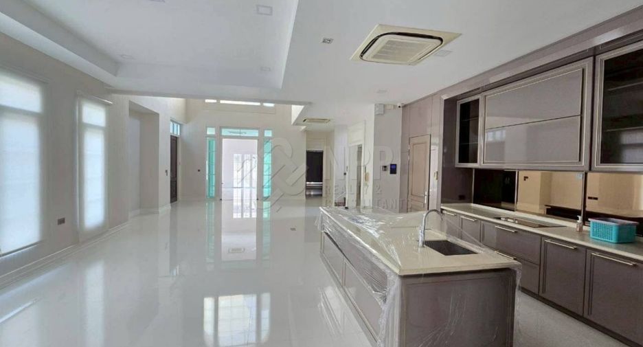 For sale 5 bedrooms house in Bang Khun Thian, Bangkok