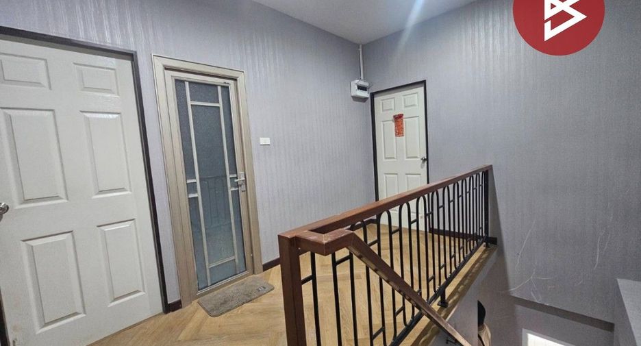 For sale 4 bedrooms townhouse in Mueang Samut Sakhon, Samut Sakhon