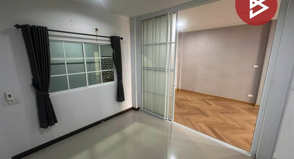 For sale 4 bedrooms townhouse in Mueang Samut Sakhon, Samut Sakhon