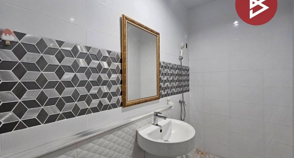 For sale 4 bedrooms townhouse in Mueang Samut Sakhon, Samut Sakhon