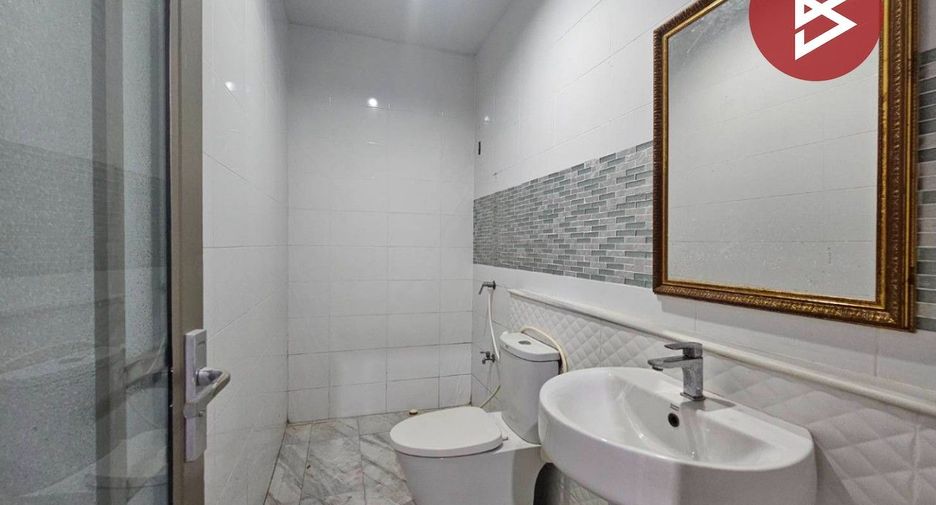 For sale 4 bedrooms townhouse in Mueang Samut Sakhon, Samut Sakhon
