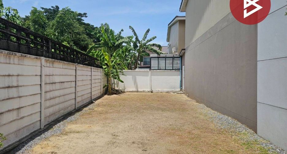 For sale 4 bedrooms townhouse in Mueang Samut Sakhon, Samut Sakhon