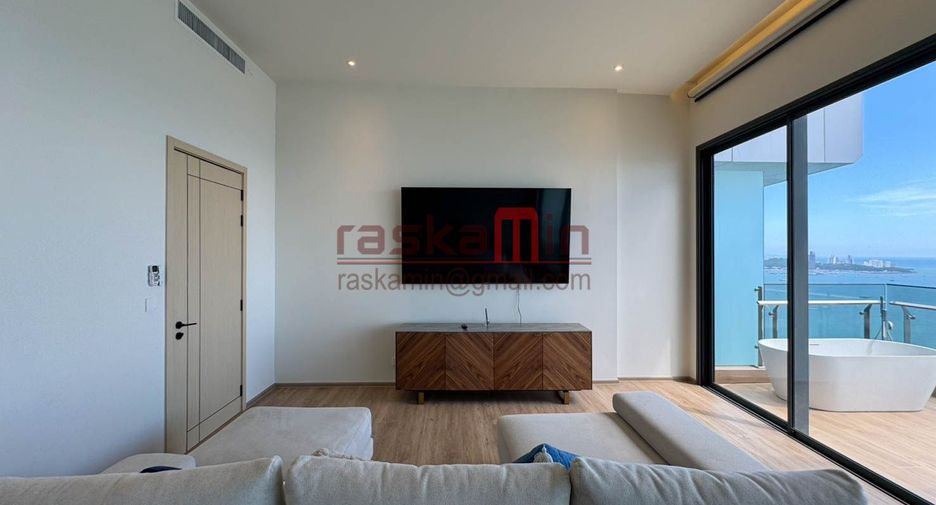 For rent 3 bedrooms condo in North Pattaya, Pattaya