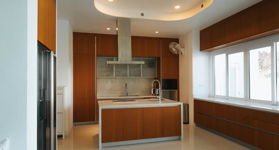 For rent and for sale 5 bedrooms villa in Mueang Phuket, Phuket