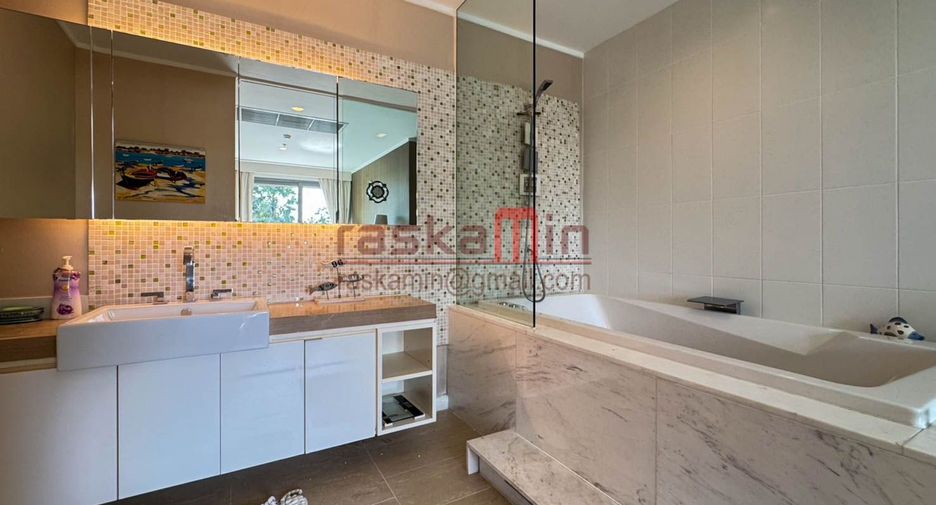 For rent 2 bedrooms condo in North Pattaya, Pattaya
