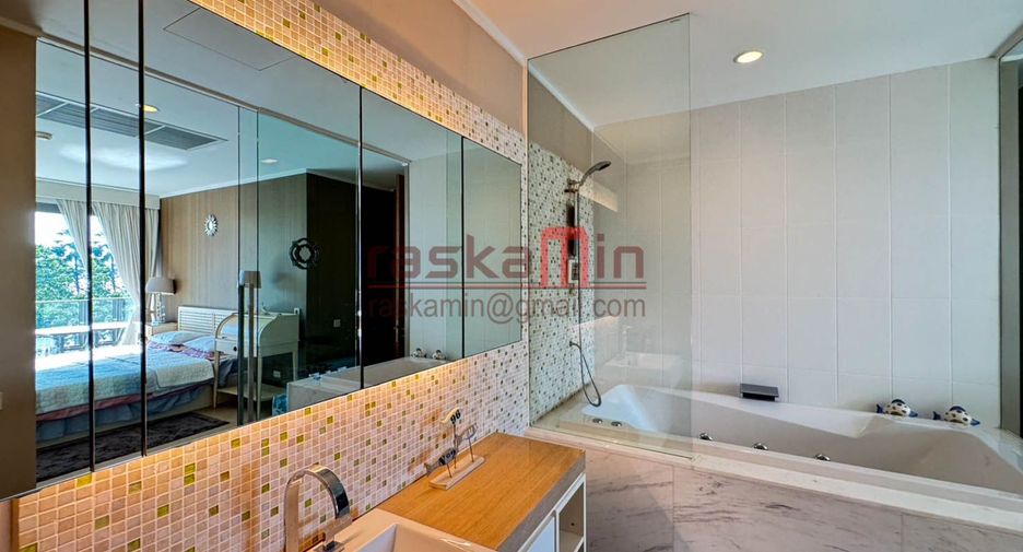 For rent 2 bedrooms condo in North Pattaya, Pattaya