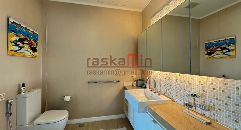 For rent 2 bedrooms condo in North Pattaya, Pattaya