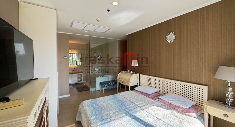 For rent 2 bedrooms condo in North Pattaya, Pattaya
