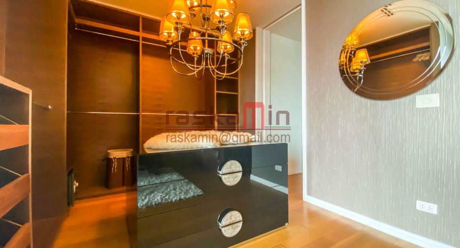 À vendre 4 chambres condo à Sathon, Bangkok