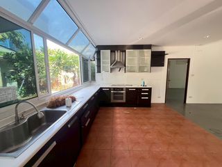 For rent 4 bedrooms house in Khlong Toei, Bangkok
