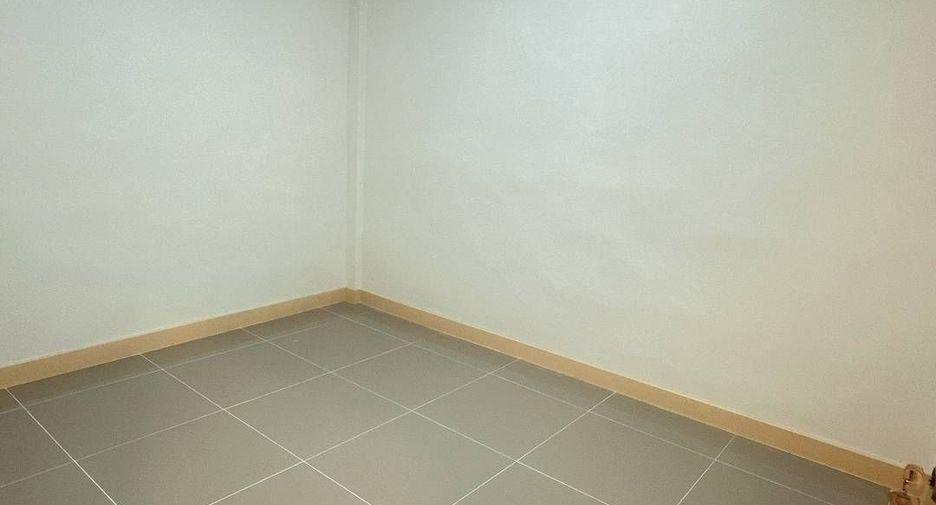 For sale 2 bedrooms townhouse in Si Racha, Chonburi