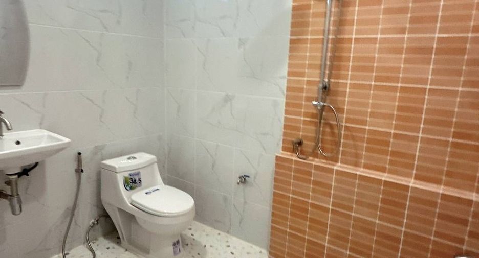 For sale 2 bedrooms townhouse in Si Racha, Chonburi