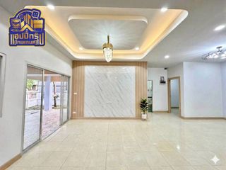 Продажа 3 спальни дом в Si Racha, Чонбури