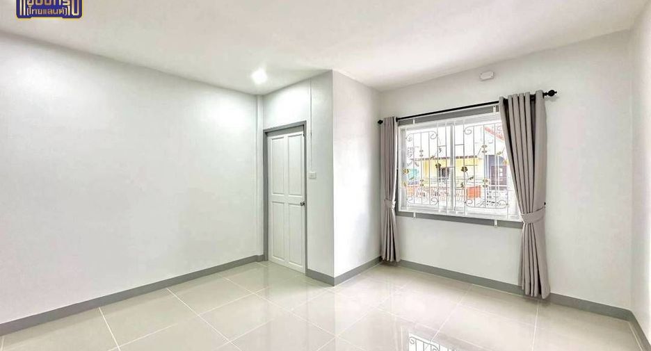 For sale 2 bedrooms townhouse in Ban Bueng, Chonburi