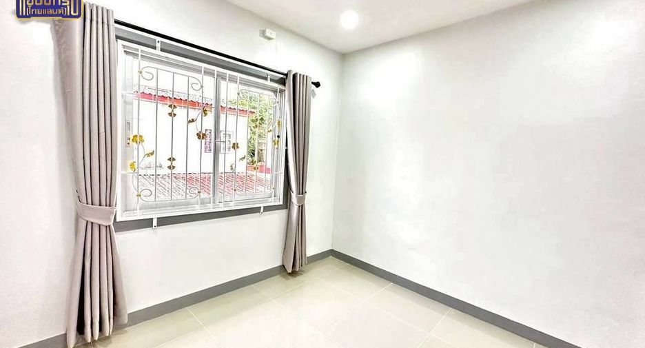 For sale 2 bedrooms townhouse in Ban Bueng, Chonburi