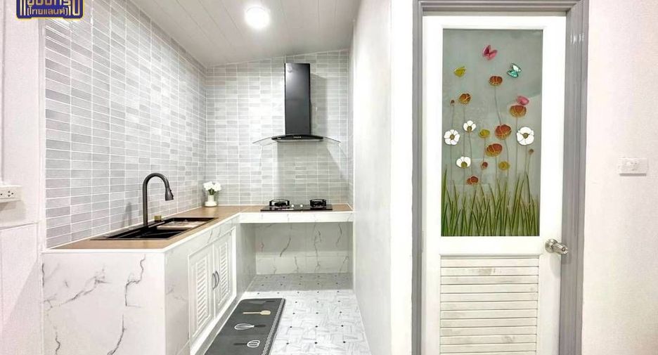 For sale 2 bedrooms townhouse in Ban Bueng, Chonburi