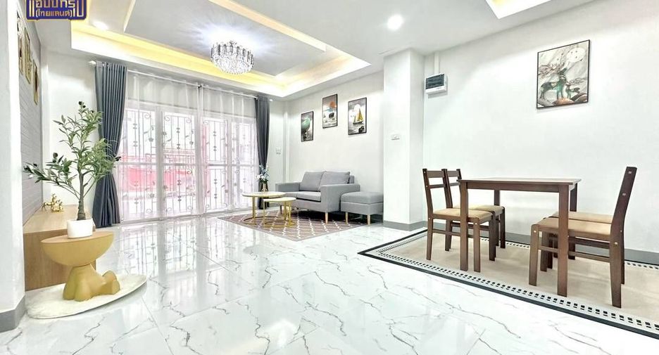 For sale 2 bedrooms townhouse in Ban Bueng, Chonburi