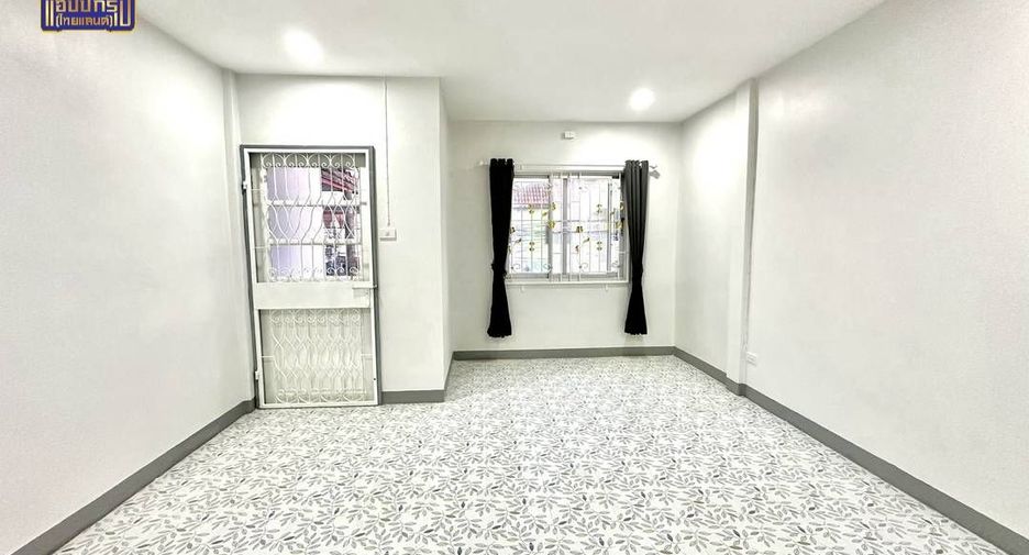 For sale 2 bedrooms townhouse in Ban Bueng, Chonburi