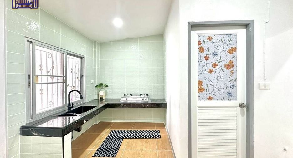 For sale 2 bedrooms townhouse in Ban Bueng, Chonburi