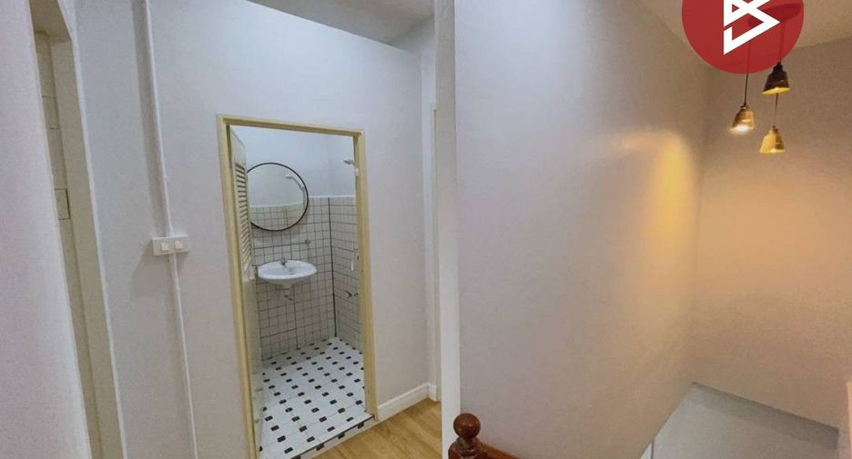 For sale 1 bed townhouse in Khlong Sam Wa, Bangkok