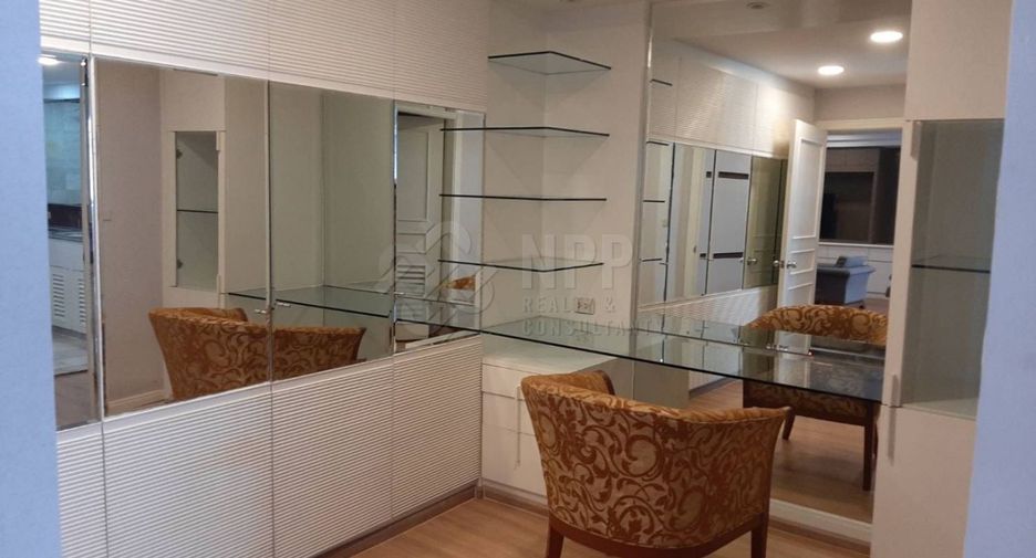 Condo en alquiler de 3 habitaciones en Khlong Toei, Bangkok