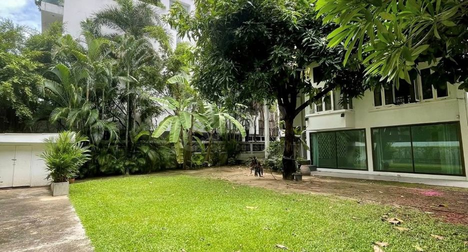 For rent 2 bedrooms house in Pathum Wan, Bangkok