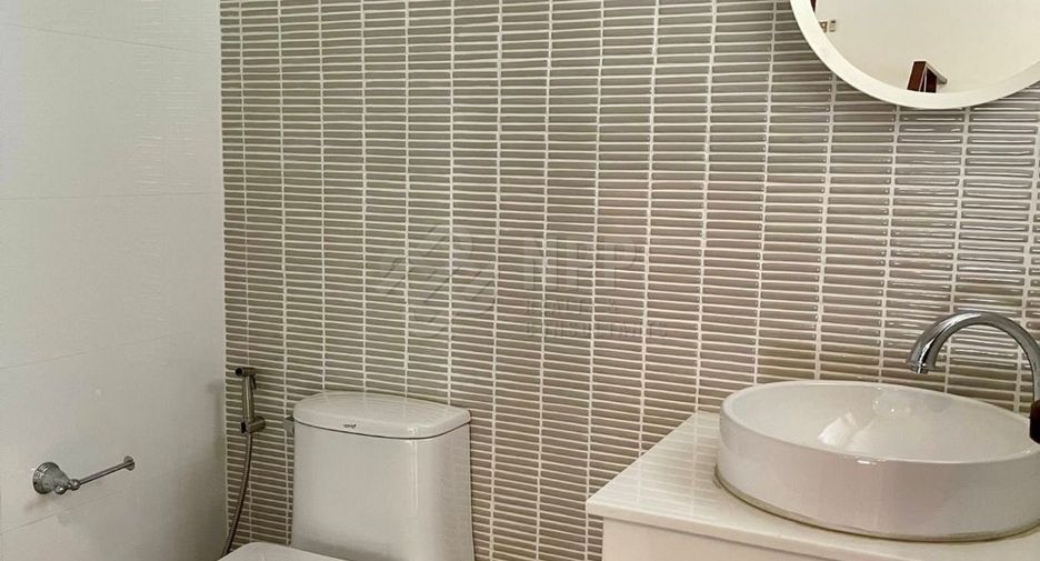 For rent 2 bedrooms house in Pathum Wan, Bangkok