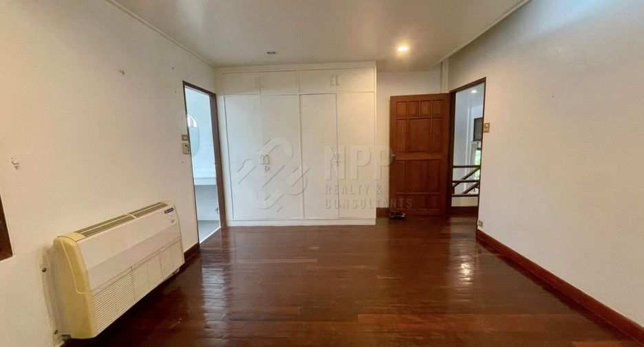 For rent 2 bedrooms house in Pathum Wan, Bangkok