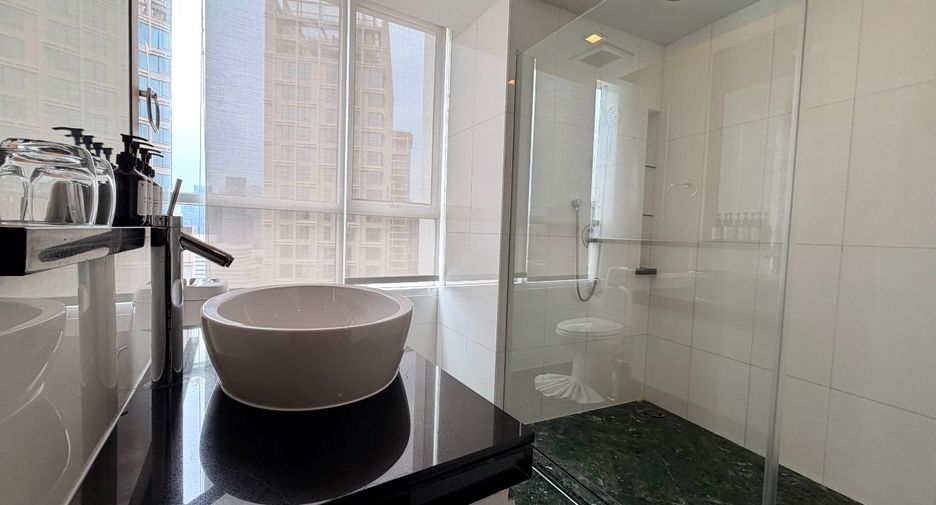 For rent 4 bedrooms serviced apartment in Pathum Wan, Bangkok