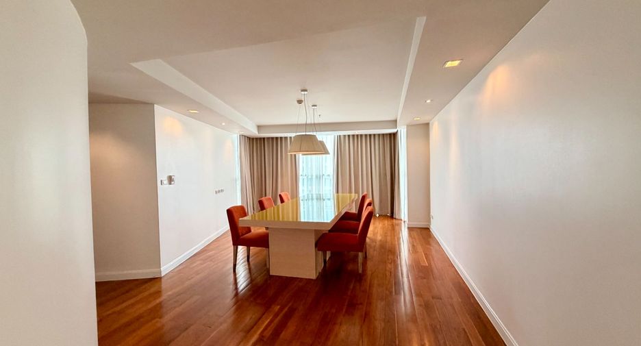For rent 4 bedrooms serviced apartment in Pathum Wan, Bangkok