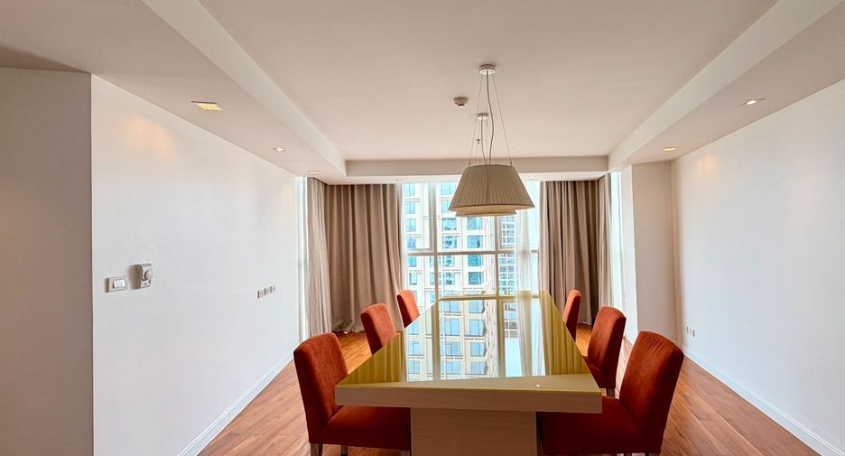 For rent 4 bedrooms serviced apartment in Pathum Wan, Bangkok