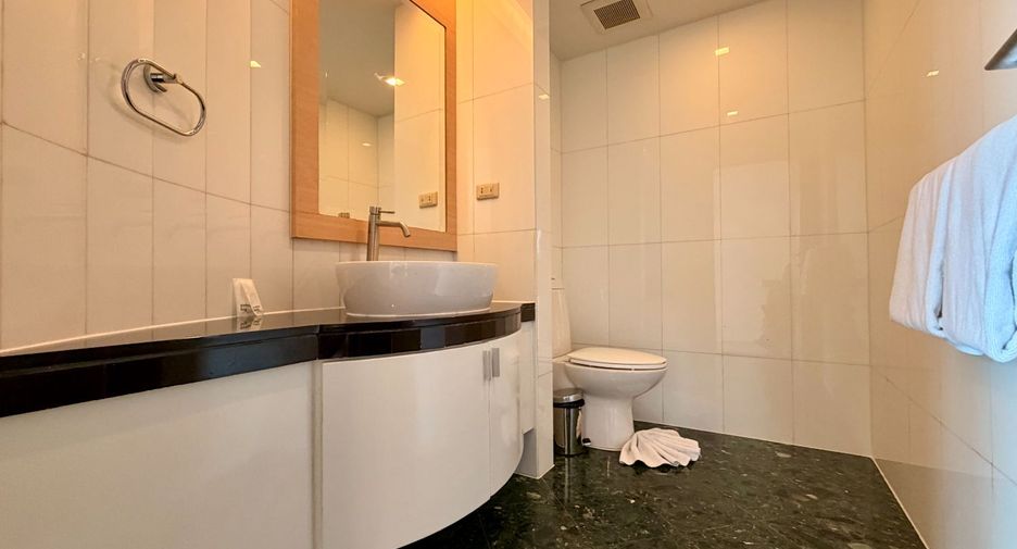 For rent 4 bedrooms serviced apartment in Pathum Wan, Bangkok