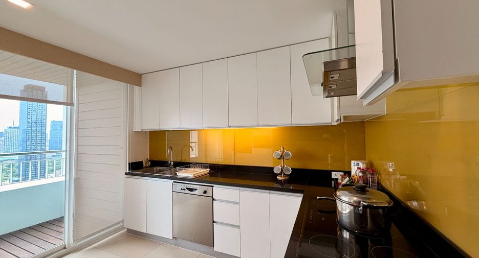 For rent 4 bedrooms serviced apartment in Pathum Wan, Bangkok