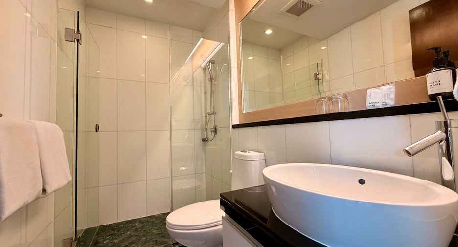 For rent 4 bedrooms serviced apartment in Pathum Wan, Bangkok
