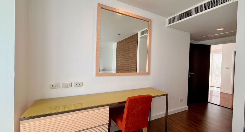 For rent 4 bedrooms serviced apartment in Pathum Wan, Bangkok