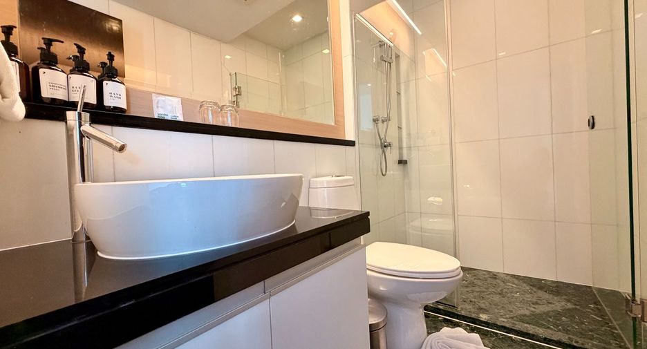 For rent 4 bedrooms serviced apartment in Pathum Wan, Bangkok