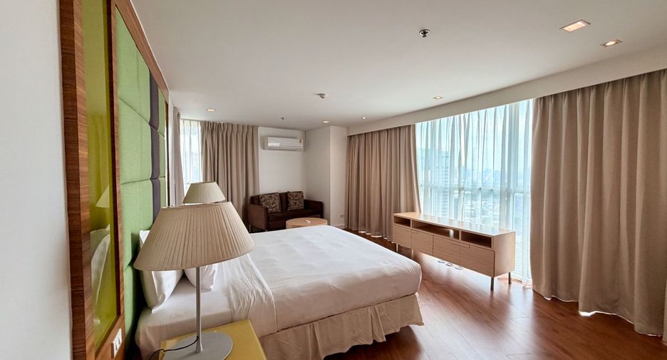 For rent 4 bedrooms serviced apartment in Pathum Wan, Bangkok