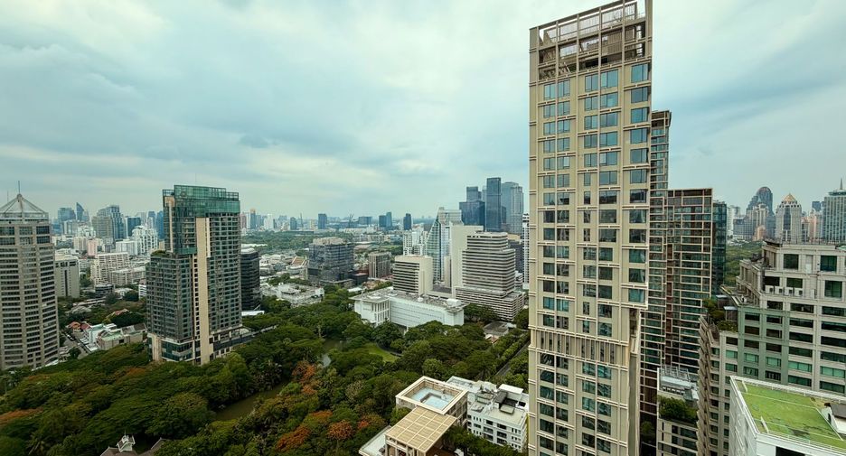 For rent 4 bedrooms serviced apartment in Pathum Wan, Bangkok
