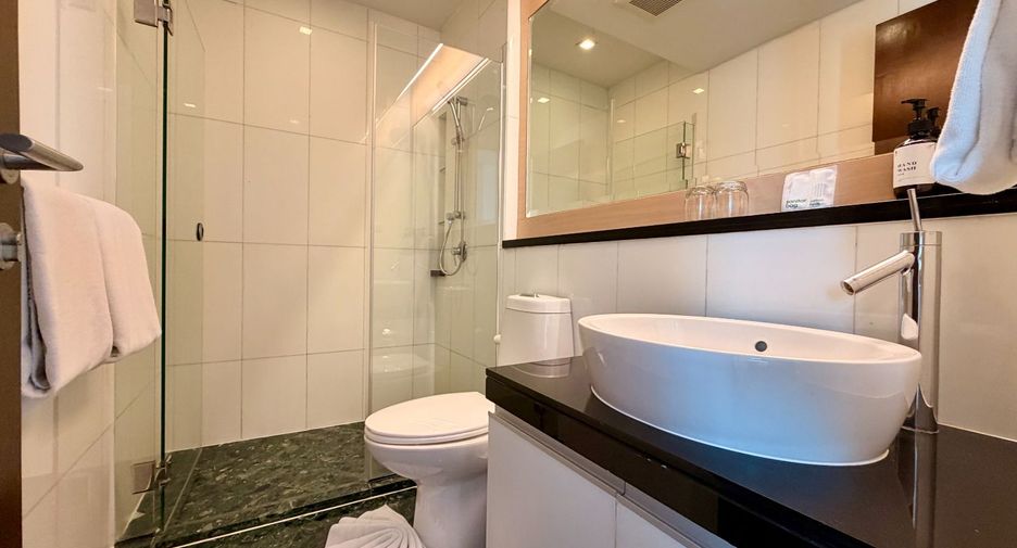 For rent 4 bedrooms serviced apartment in Pathum Wan, Bangkok