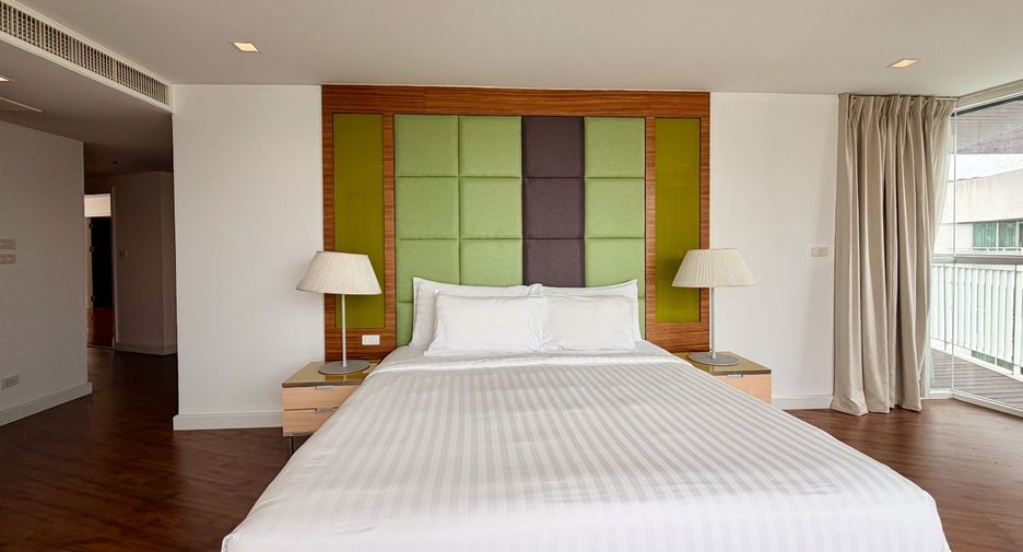 For rent 4 bedrooms serviced apartment in Pathum Wan, Bangkok