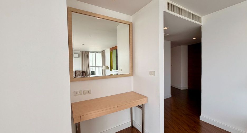For rent 4 bedrooms serviced apartment in Pathum Wan, Bangkok