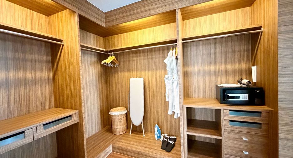 For rent 4 bedrooms serviced apartment in Pathum Wan, Bangkok